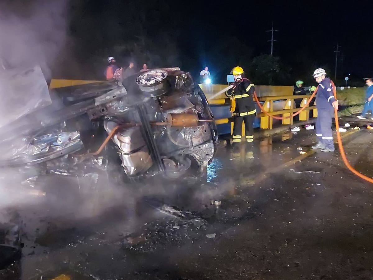 Dos personas murieron calcinadas en un vehículo que se accidentó en la vía Guamo – Saldaña