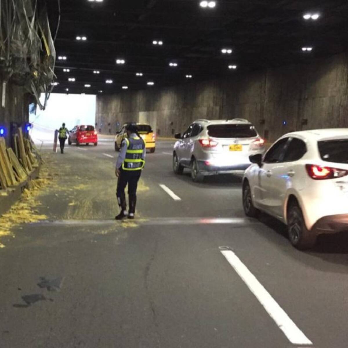 El Túnel Mundialista despertó con daños en uno de sus costados