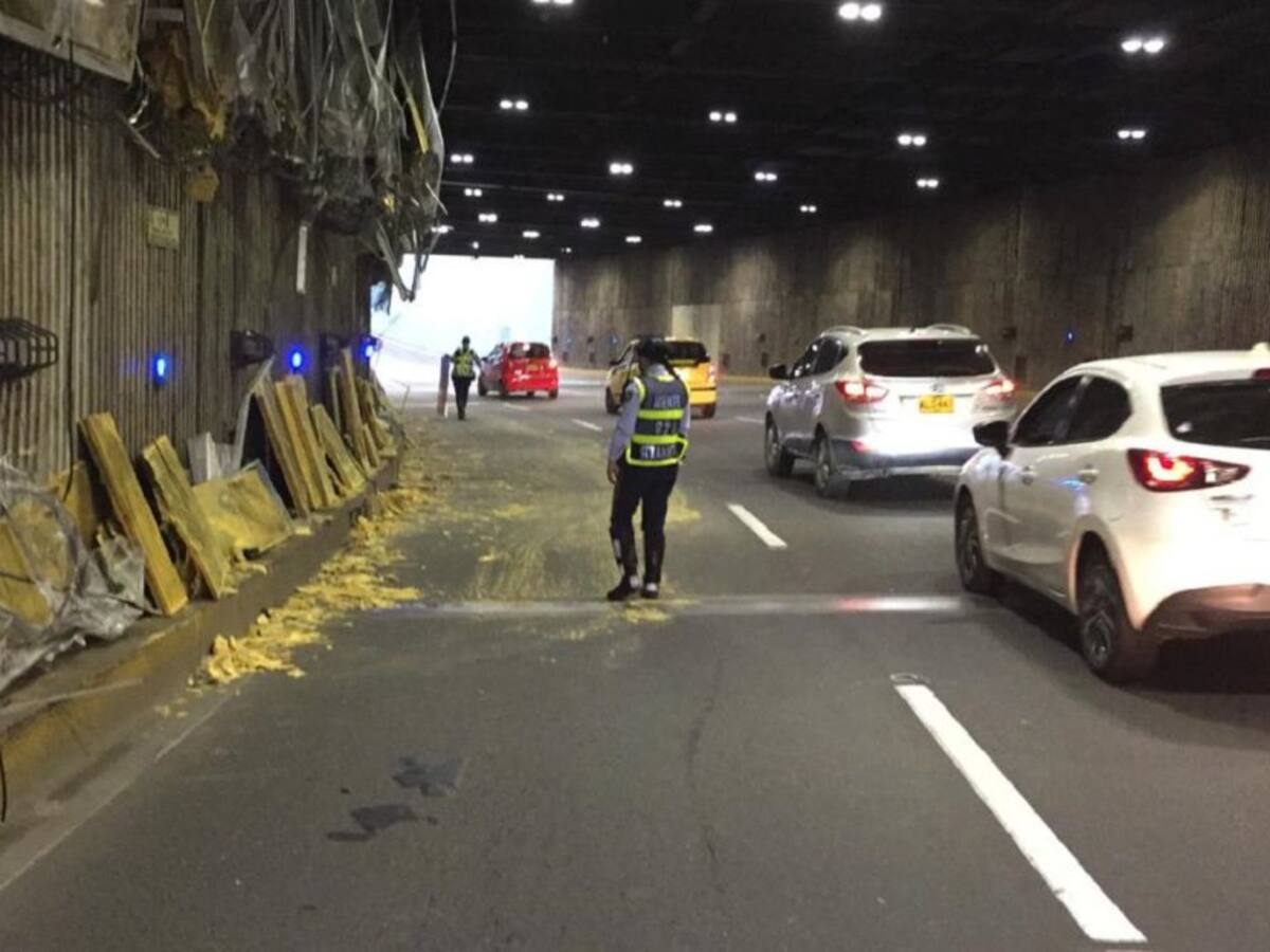 El Túnel Mundialista despertó con daños en uno de sus costados