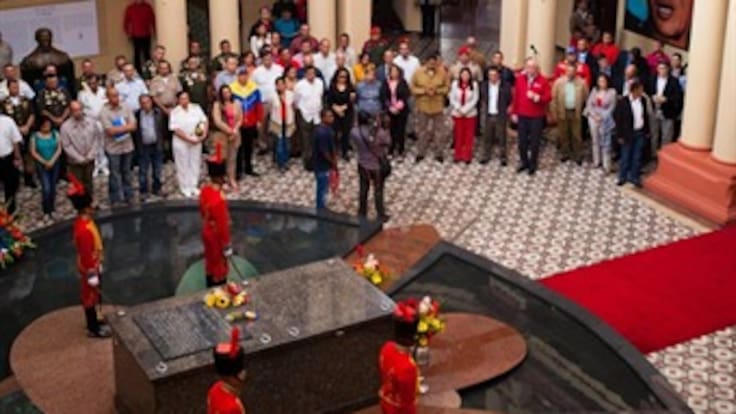 Maduro confesó que a veces duerme en la tumba de Chávez