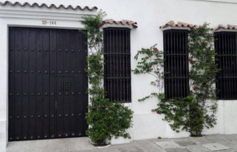 Fachada de la mansión en la ciudad amurallada que la comitiva española pagaron con recursos de Triple A