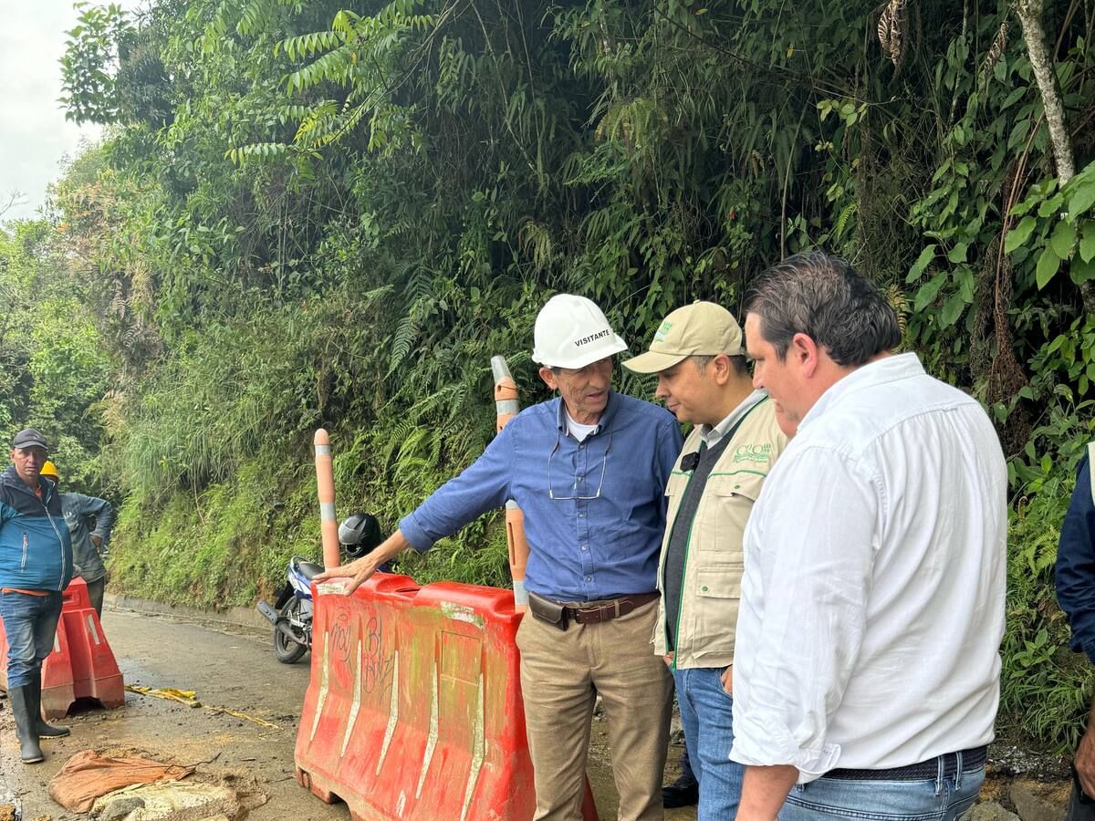 Apertura con pare y siga en la vía Salento- Valle de Cocora en el Quindío