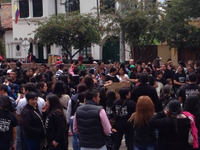 Padres y estudiantes de colegios en concesión protestaron en Usaquén