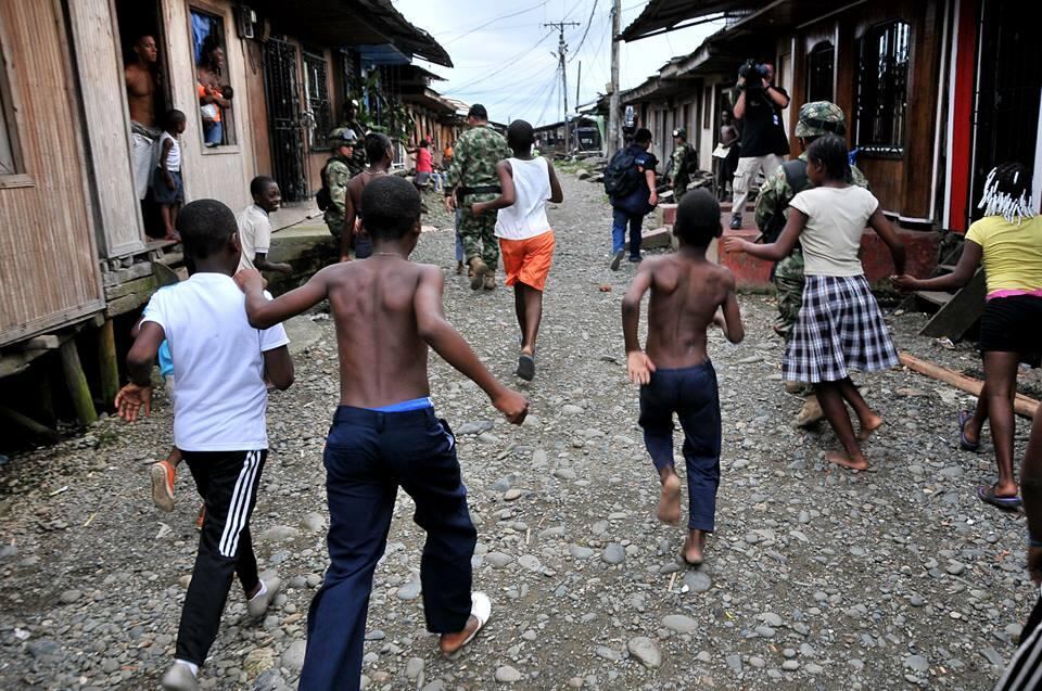 El ministro de Defensa, Juan Carlos Pinzón, aseguró que serán 2.400 miembros de la Policía , la Armada y el Ejército , los encargados de la intervención militar y de seguridad en la ciudad de Buenaventura, Valle del Cauca.