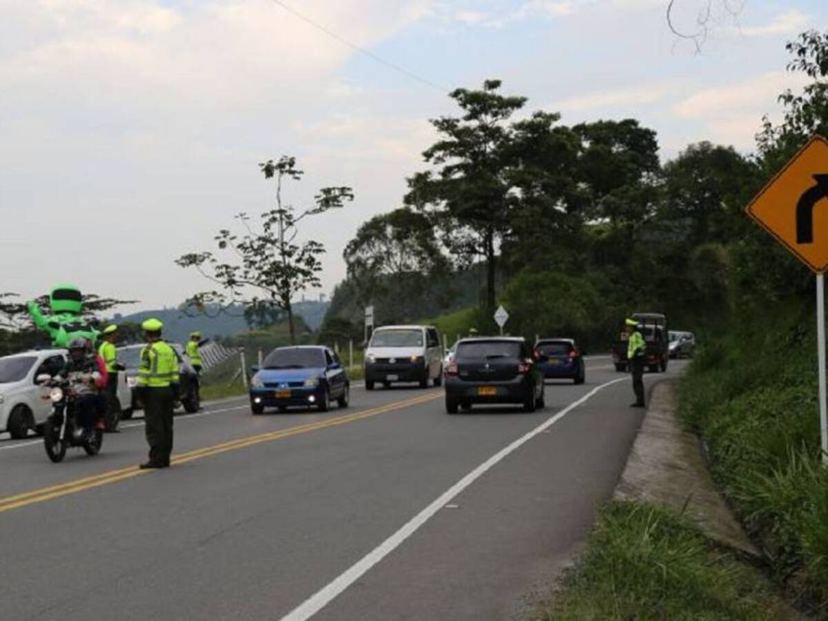 Alto flujo de vehículos de carga por Manizales, tras cierre de La Línea