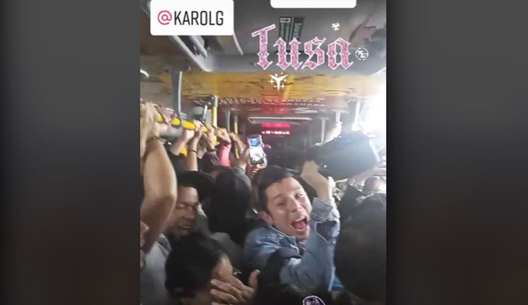 ¿Trasmi-bichota? Usuarios se pusieron de ruana transmilenio con Karol G