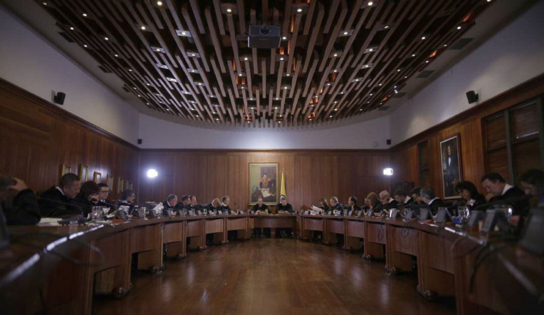 Deberá responder por su presunta alianza con organizaciones ilegales, que lo habrían ayudado a llegar al Congreso de la República
