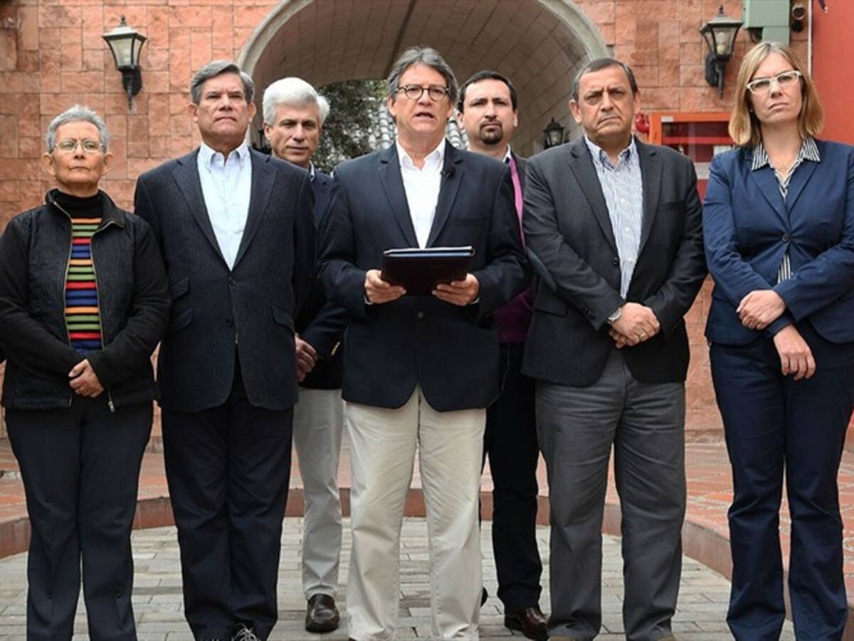 Negociadores del Gobierno analizan el futuro de la mesa de diálogos con el ELN