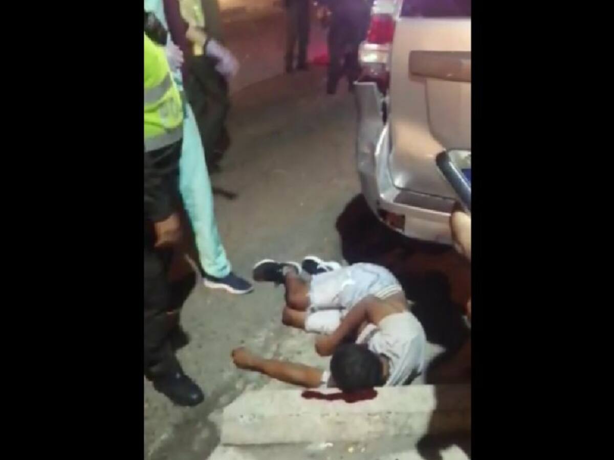Dos presuntos delincuentes arrollados por un taxi en Cartagena