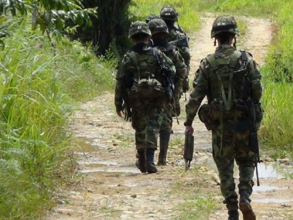 Investigan la presencia de más 100 paramilitares en una vereda de Remedios
