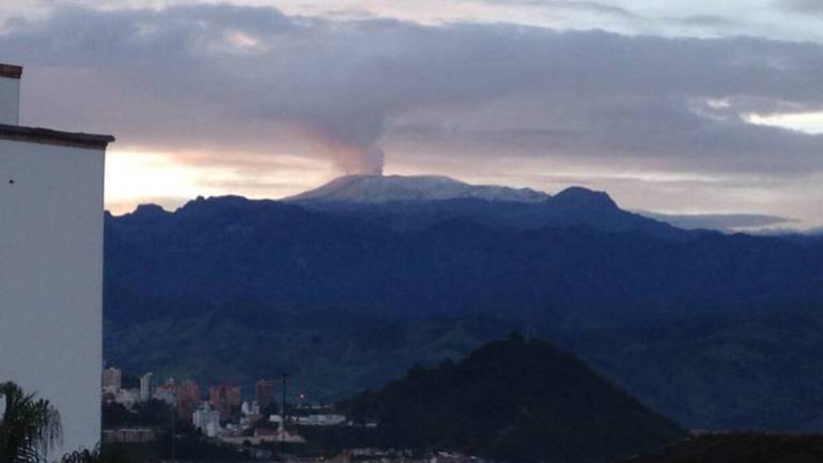 El Volcán Nevado del Ruiz sigue en nivel de actividad de amarillo