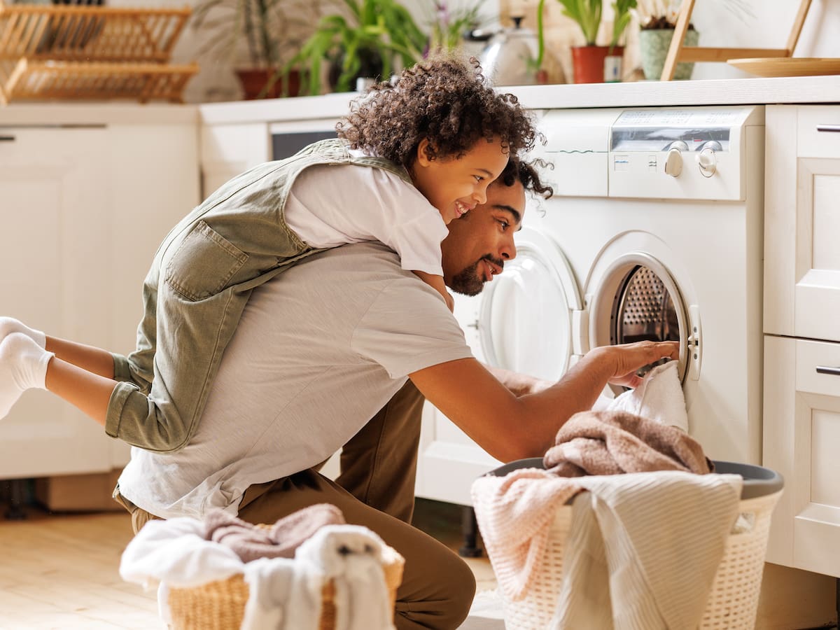 El secreto para convertir una lavadora en secadora usando una toalla
