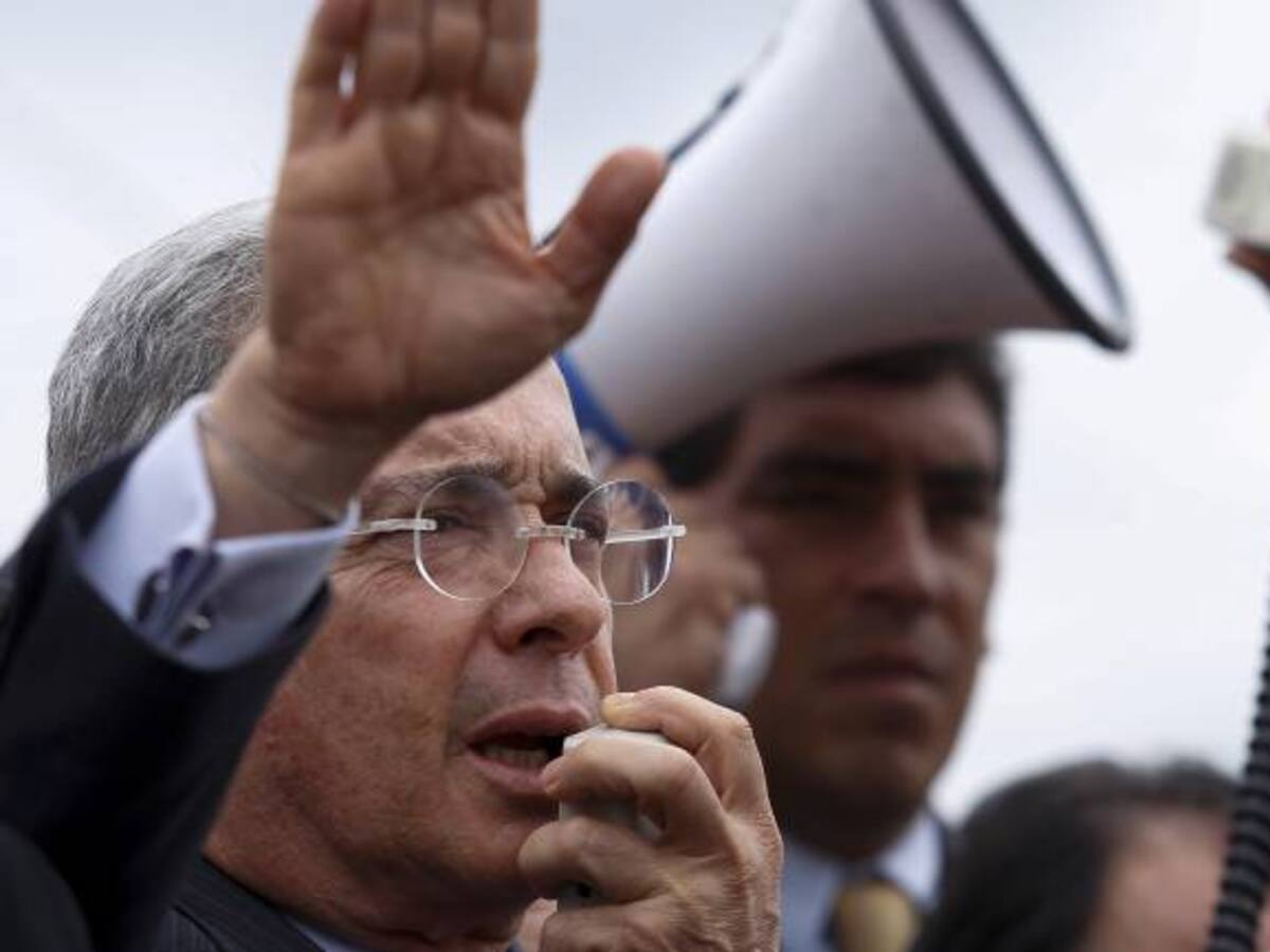 Uribe propone que colombianos refrenden acuerdos antes de firmar la paz