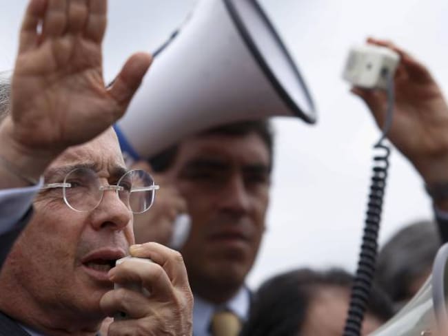 Uribe propone que colombianos refrenden acuerdos antes de firmar la paz