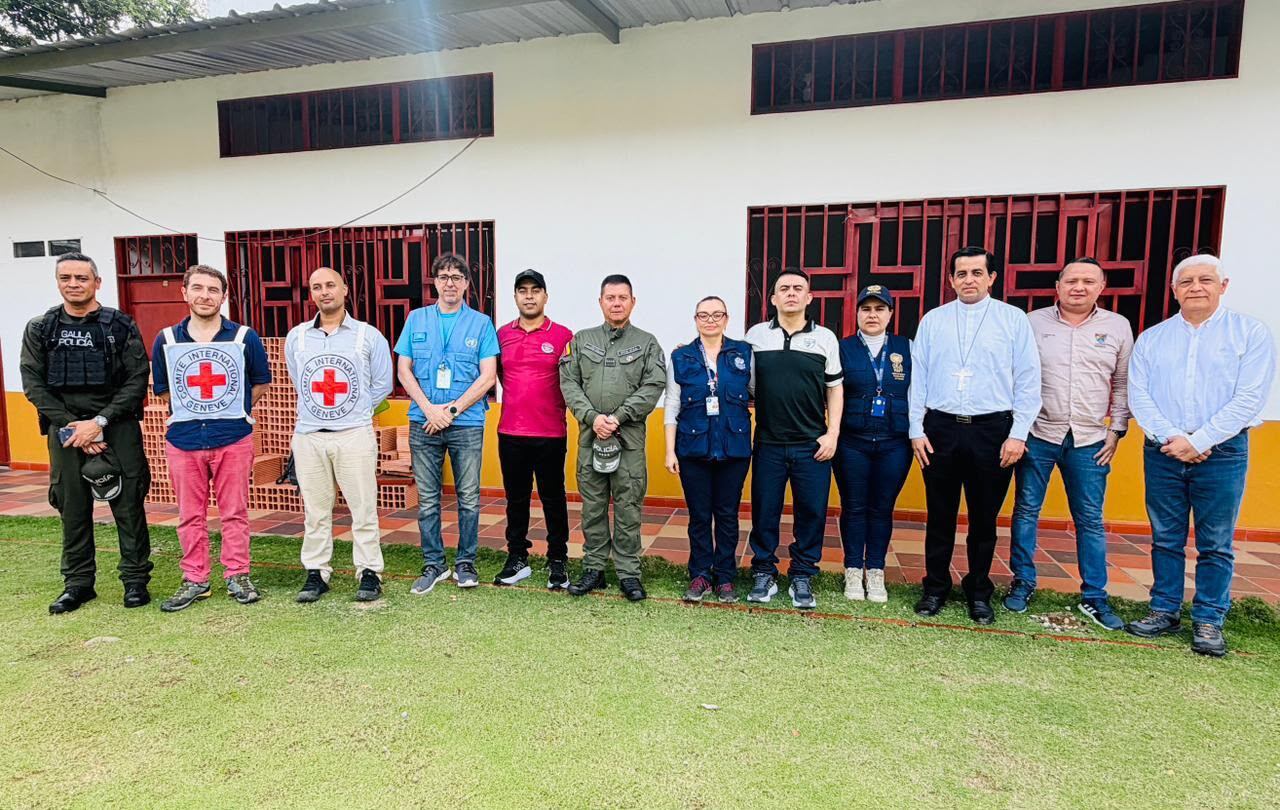 Policías liberados por el ELN se reencontraron con sus familias