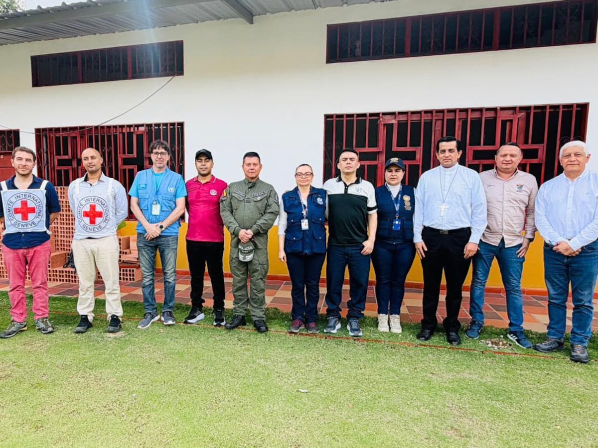 Policías liberados por el ELN se reencontraron con sus familias