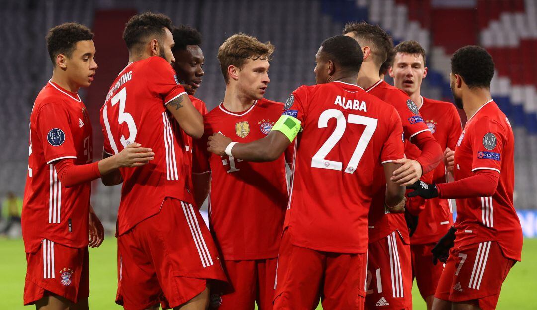 Los jugadores del Bayern Múnich festejan uno de los dos goles ante la Lazio.