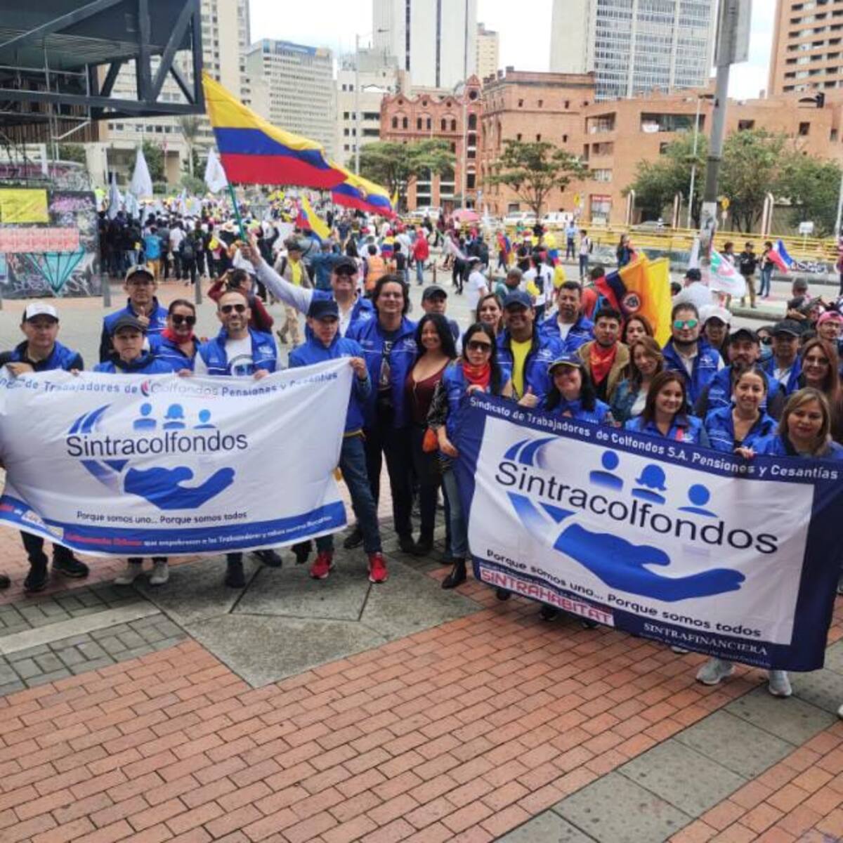 SintraColfondos ha protestado por 3 semanas tras perder 14 beneficios económicos