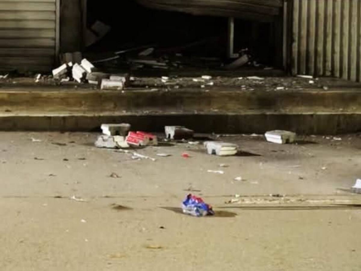 Artefacto explosivo contra droguería en Algeciras solo deja daños materiales