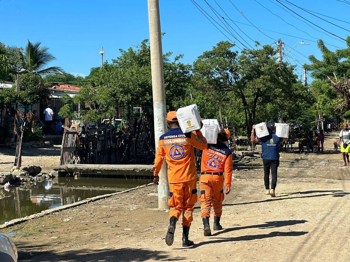 Gestión del Riesgo y Defensa Civil entregaron ayudas a damnificados en Cartagena