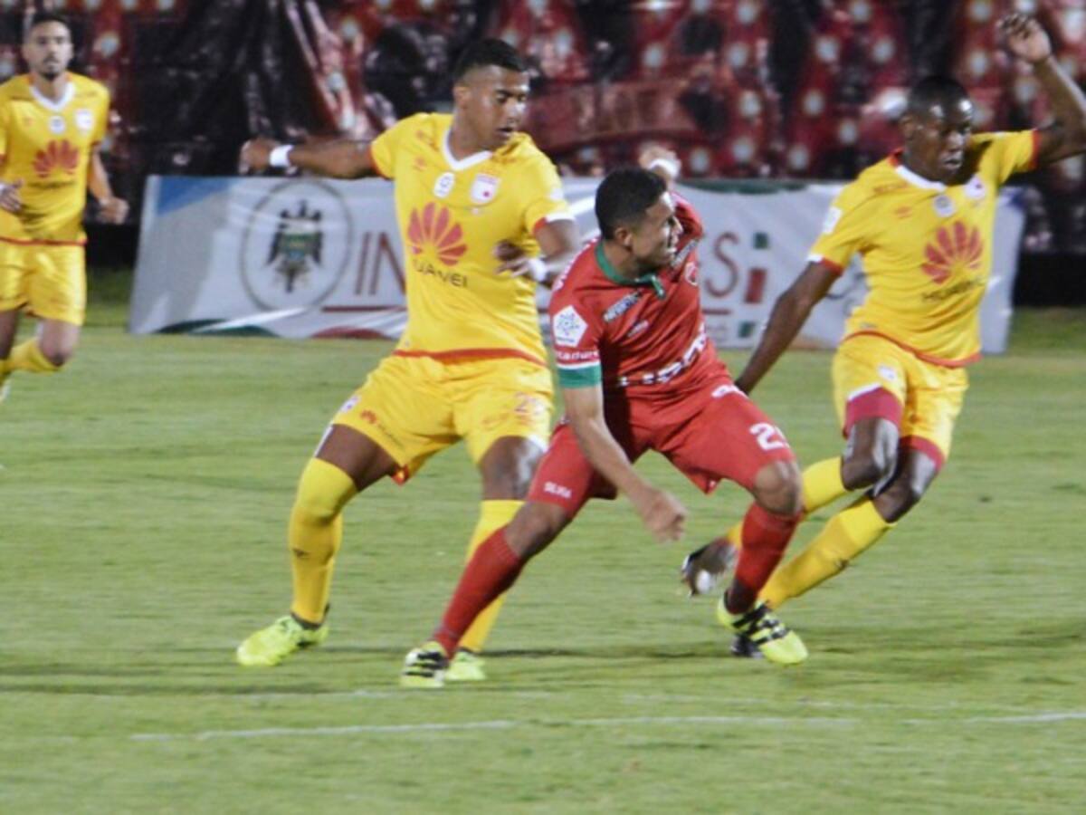 Patriotas y Santa Fe igualan 0-0 con una destacada actuación de Castellanos