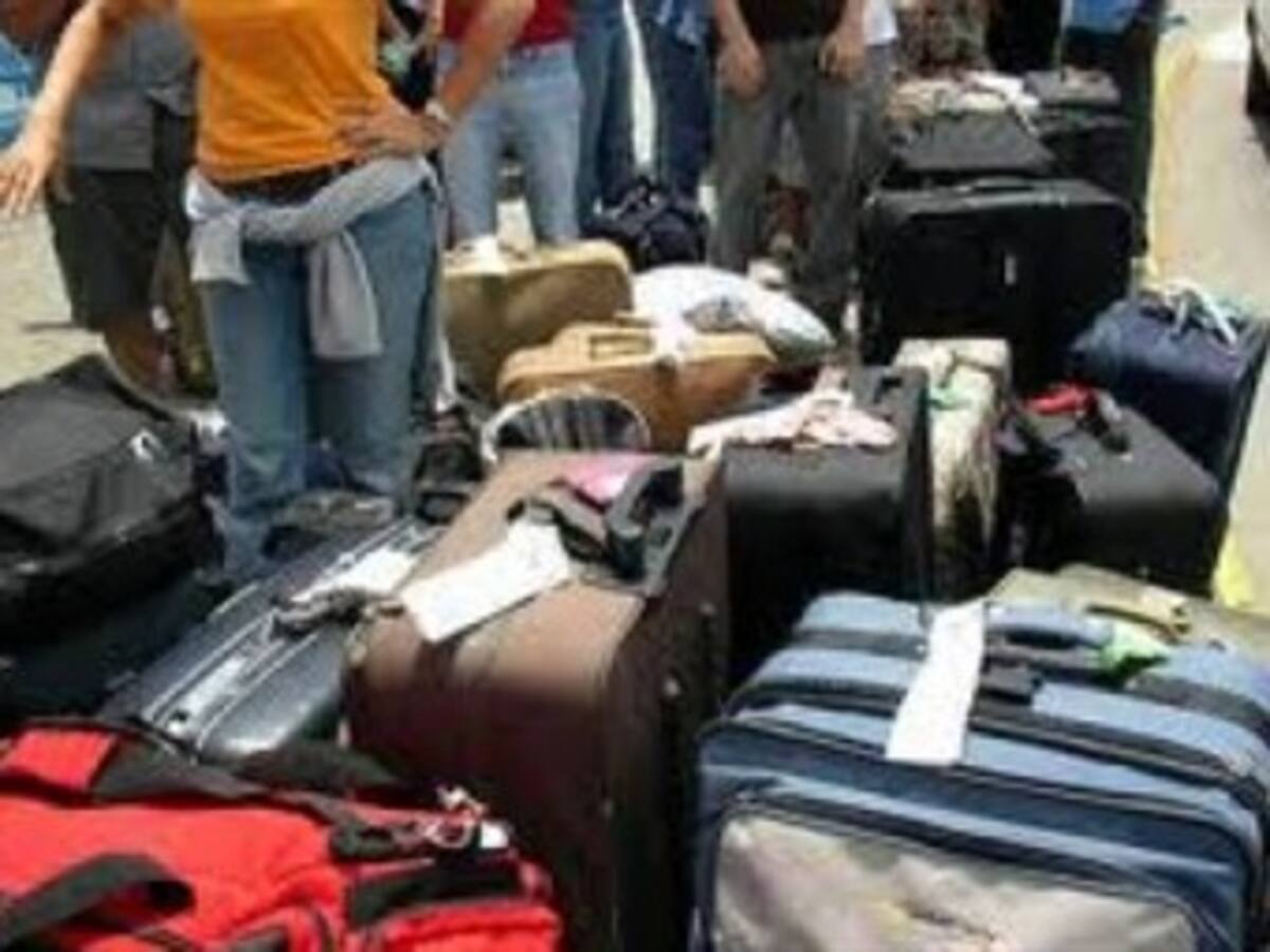 Las maletas de deportados de España ya estaban rotas cuando comenzó el descargue: Desacol