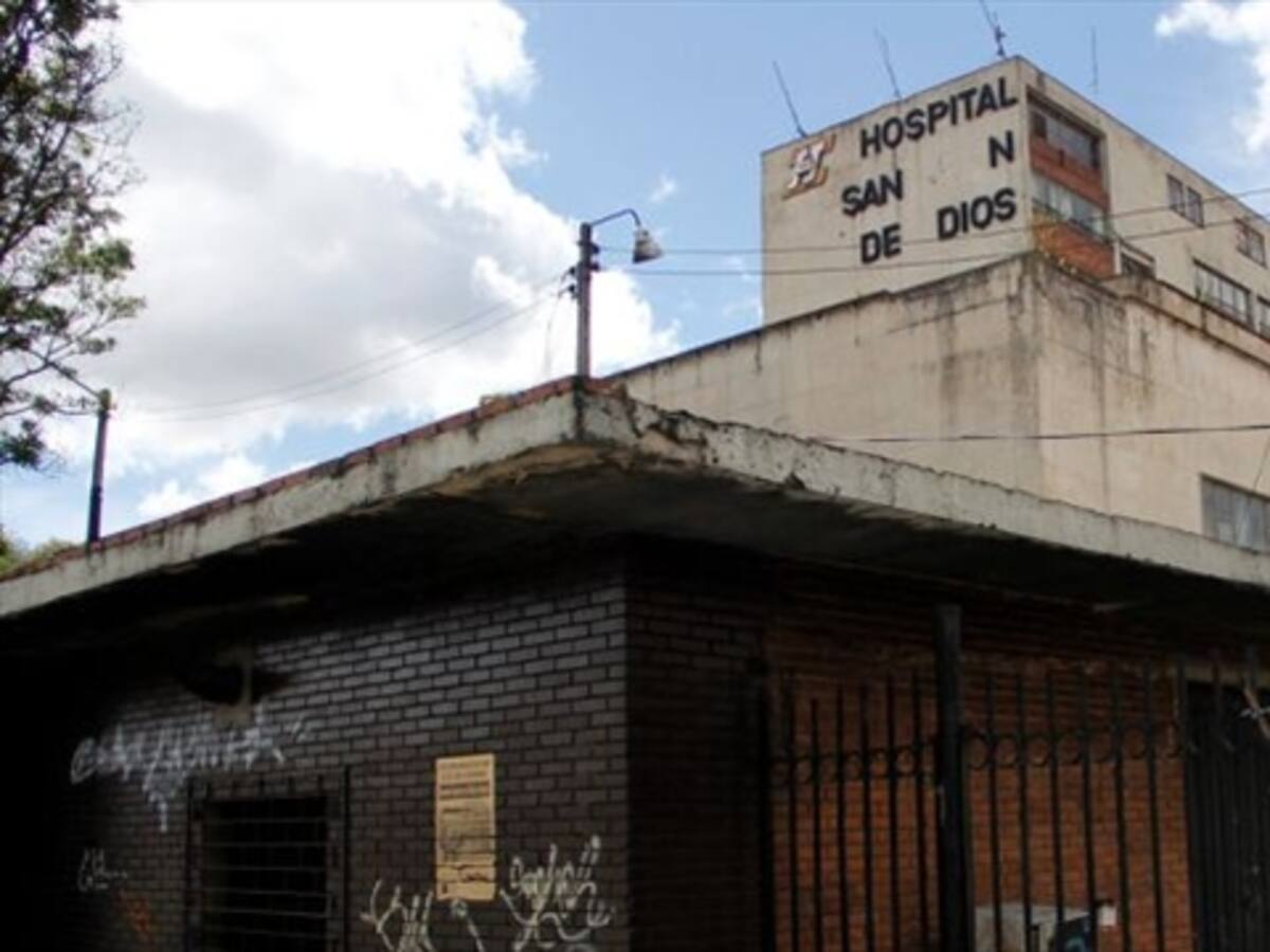 Petro dice que trabas en compra del San Juan de Dios son por odio político