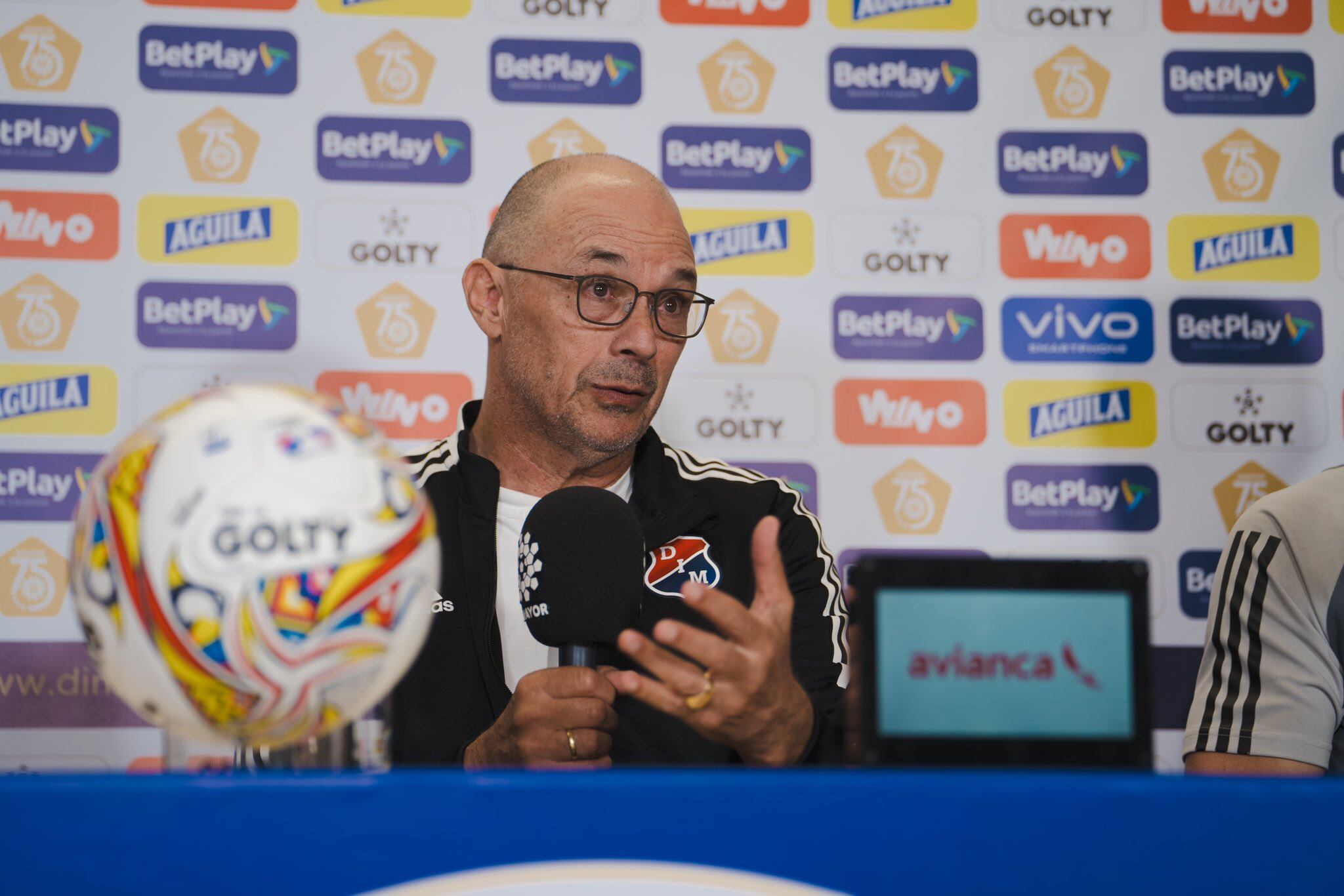 Alfredo Arias, técnico del Medellín / Twitter: @DIM_Oficial