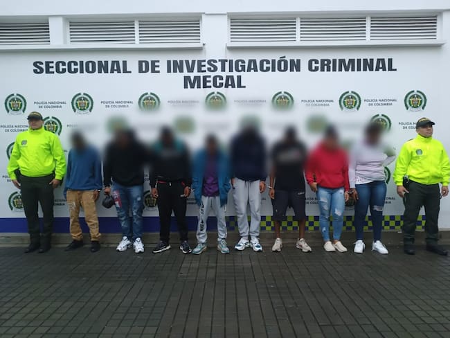 Entre los capturados se encuentran dos mujeres y un ciudadano extranjero.
