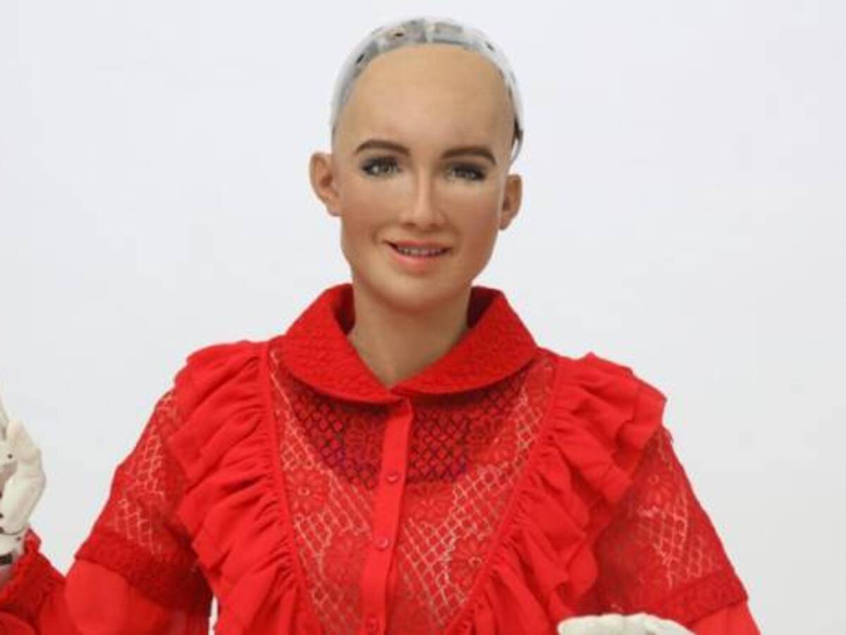 Colombiamoda: Crean ropa para robot Sophia