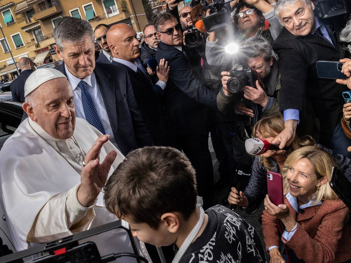 Papa Francisco no estará en el coliseo romano para el Via Crucis