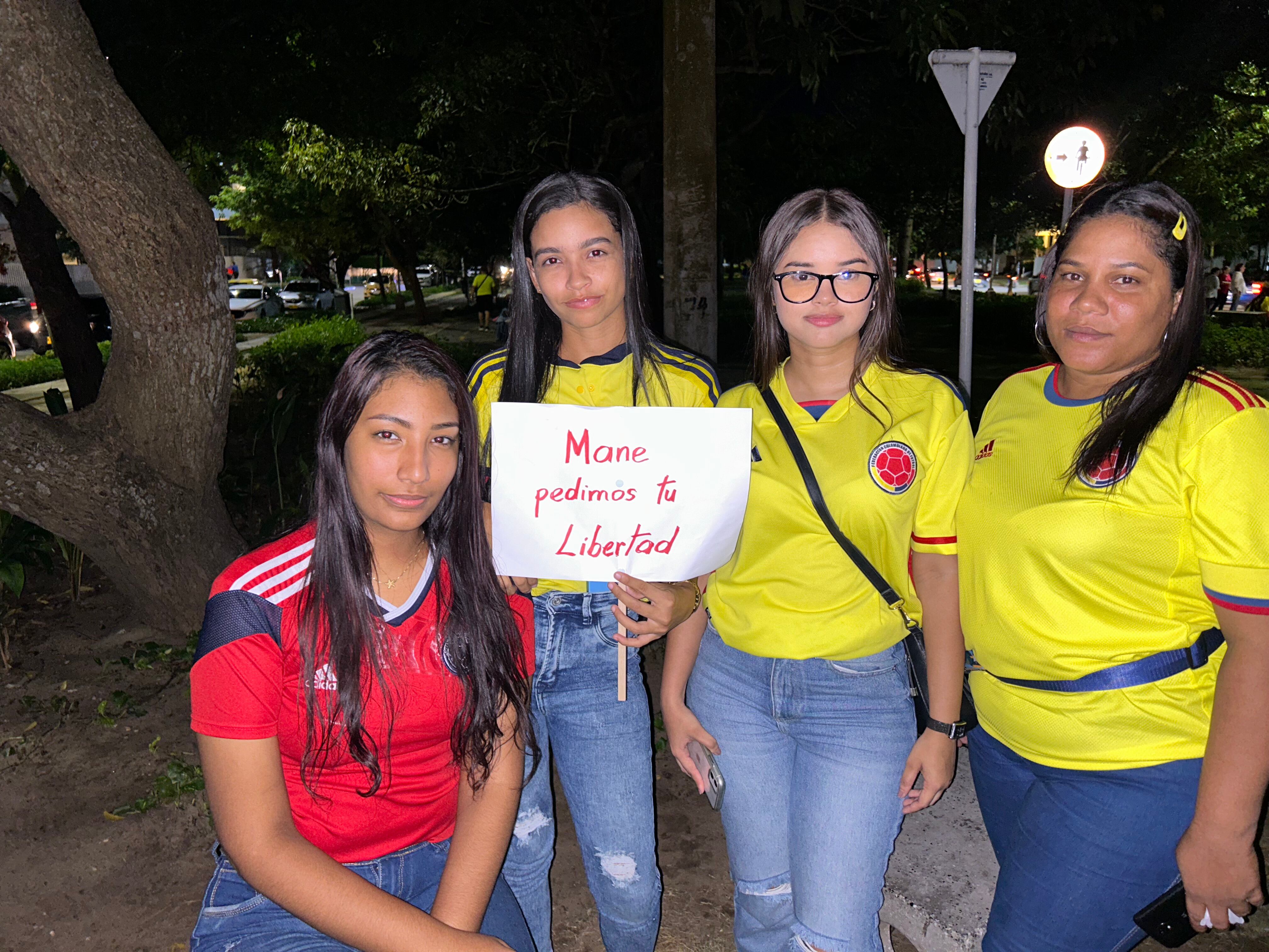 Asistentes al plantón por libertad del padre de Luis Díaz en Barranquilla/ Jorge De La Hoz.