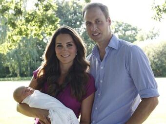 Duques de Cambridge con su hijo, el príncipe Jorge. Foto: EFE