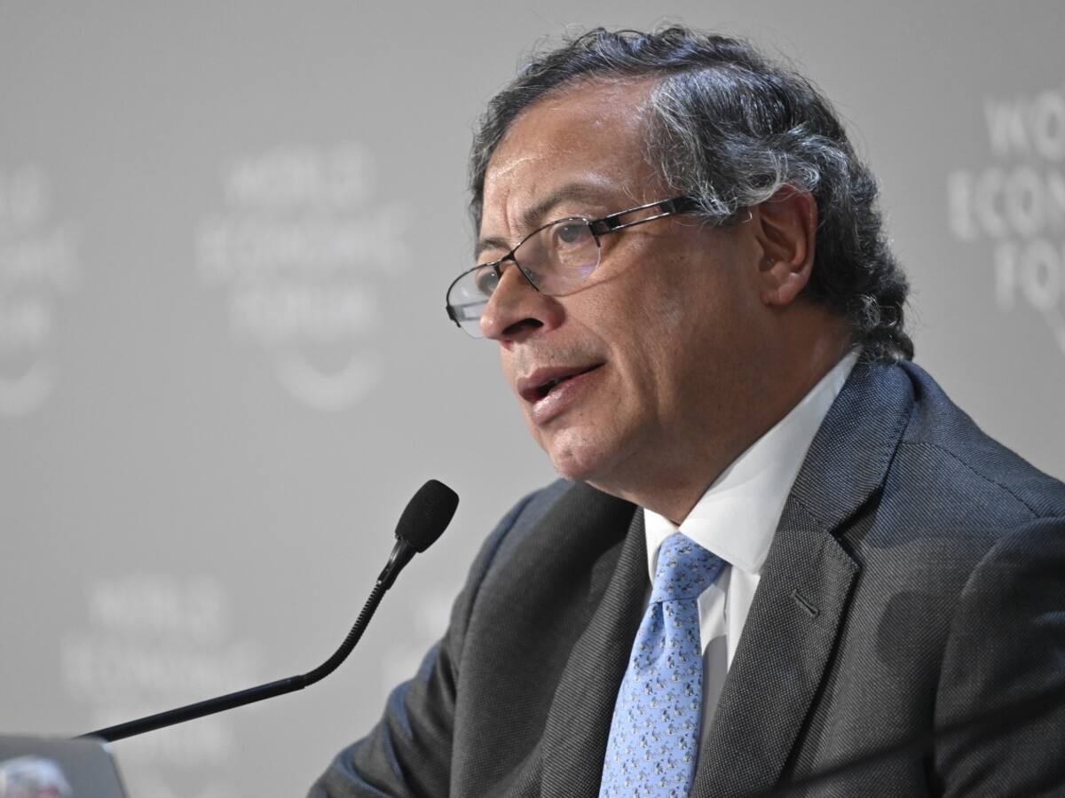 “No me tomo los servicios públicos”: Petro defiende anuncio de regulación de precios