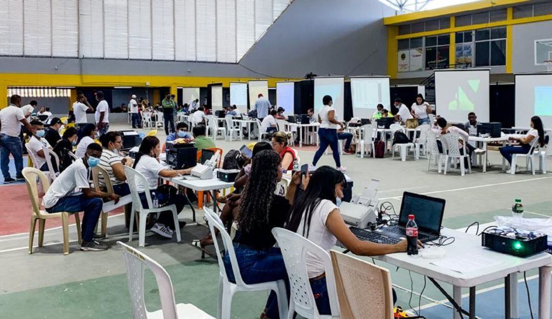 Funcionarios del equipo de mantenimiento de Apoyo Logístico fueron los encargados del montaje de las comisiones auxiliares