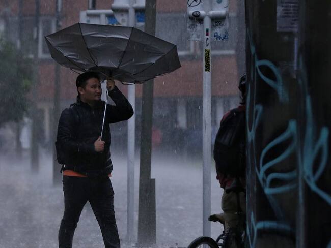 Fuertes vientos despertaron a los bogotanos esta madrugada
