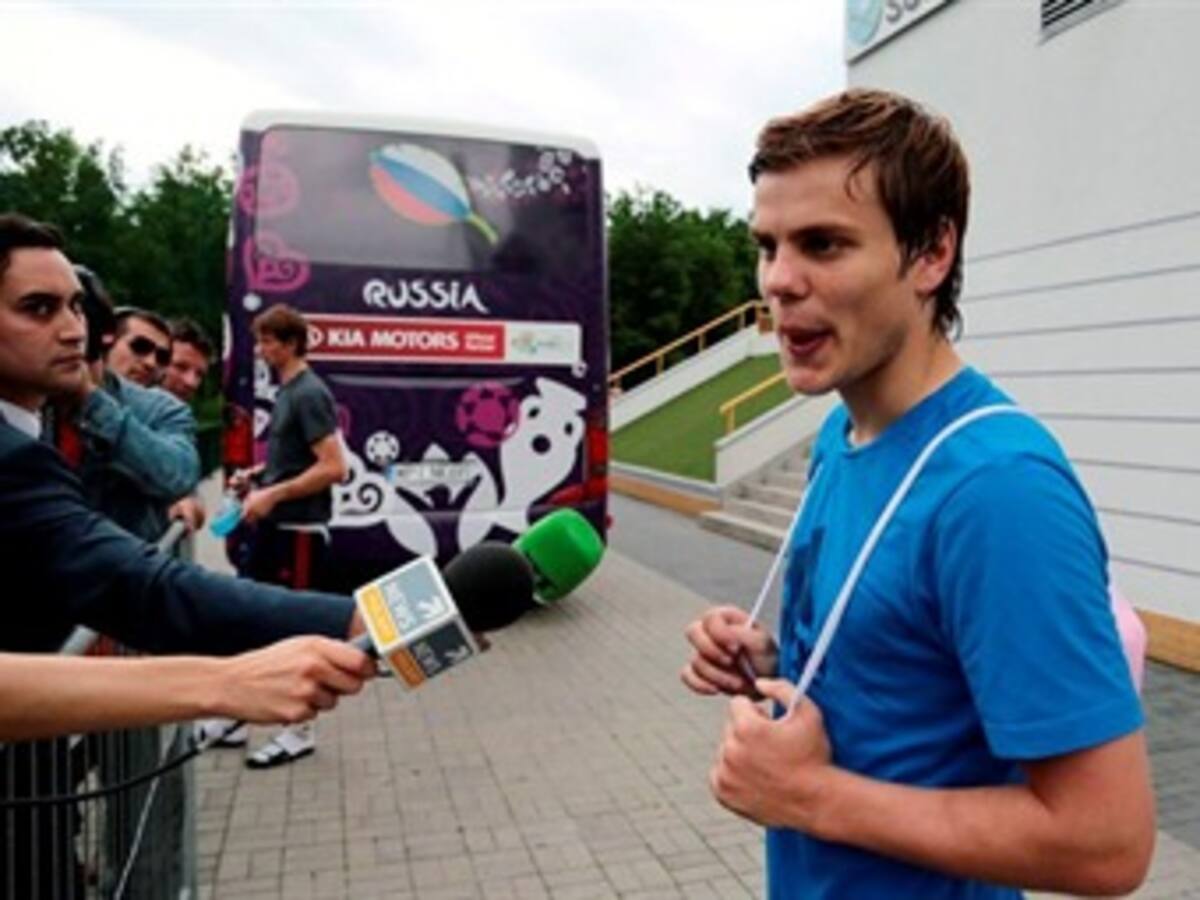 El delantero ruso Alesksandr Kokorin no va más en la Eurocopa, por lesión