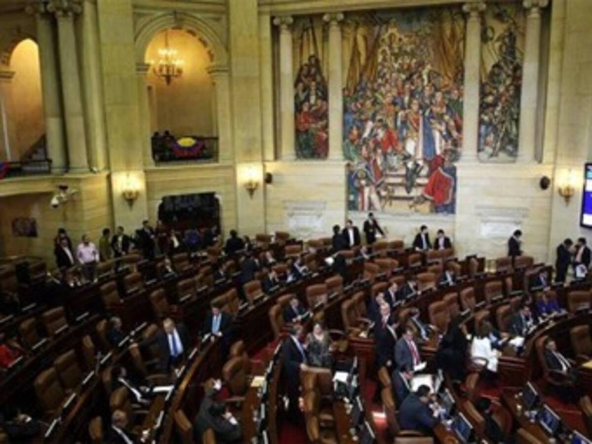 Aun no hay humo blanco en elección de presidente del Senado