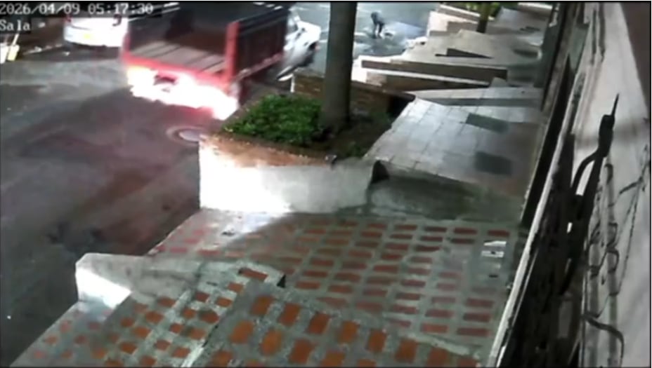 Abuela atropellada en Medellín. Foto tomada de video- cortesía