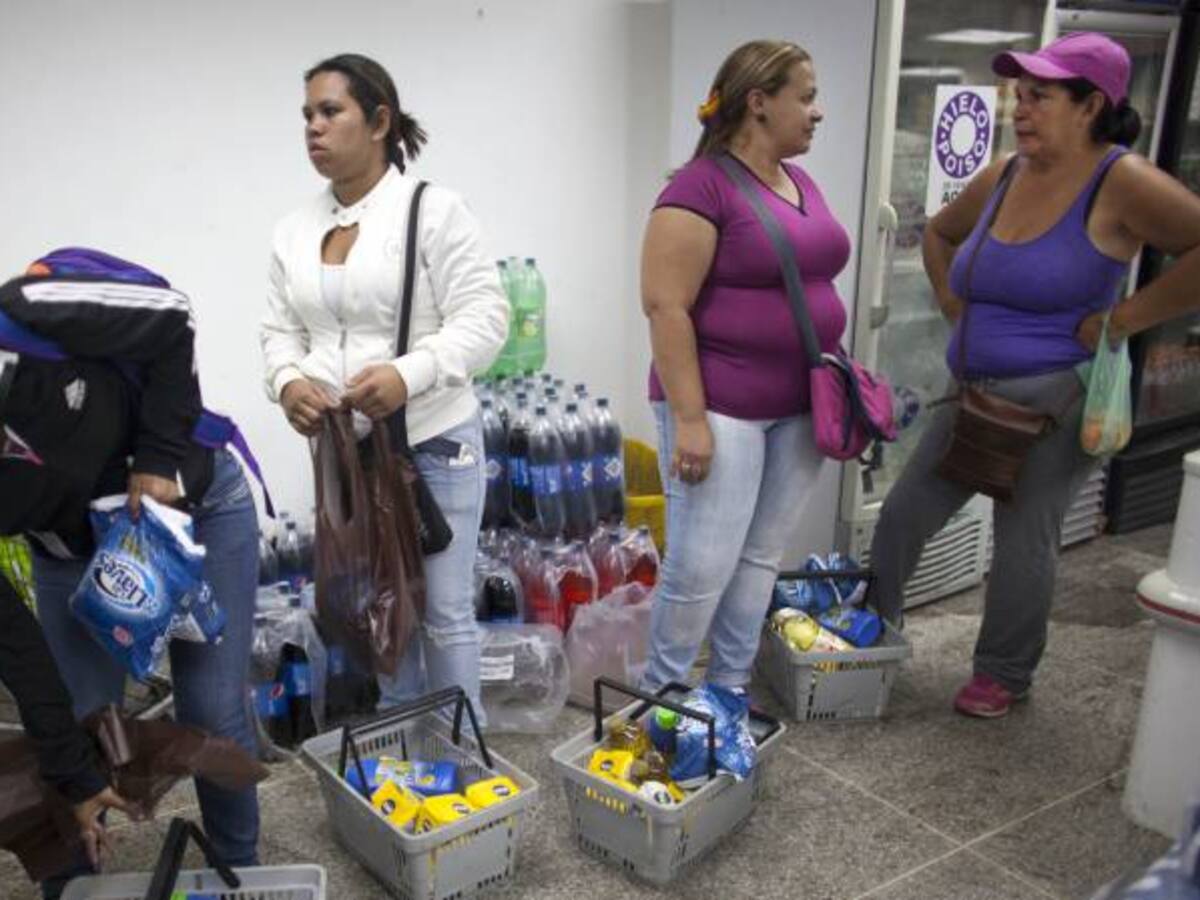 Chavistas cansados de las filas y escasez apoyarán a la oposición en las elecciones