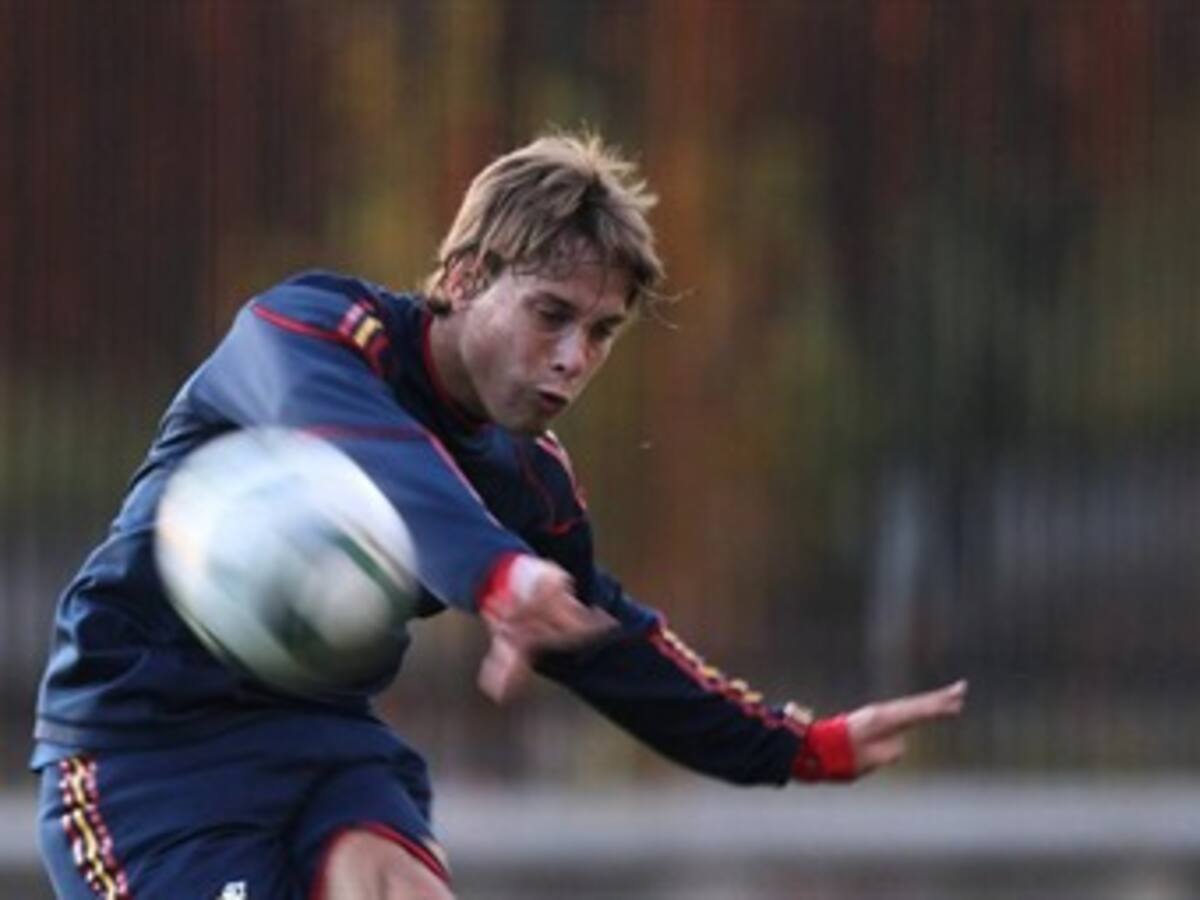 Sergio Canales regresó a entrenamientos pero en duda para juego ante Ecuador
