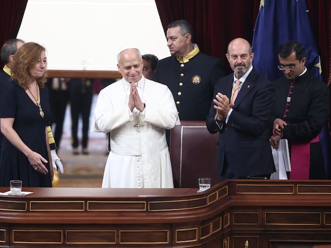 En su tercer día de visita en Madrid, el papa León XIV dio un discurso al Parlamento español centrado en reparación de los abusos y solidaridad con los migrantes.
(Foto: Eduardo Parra/Europa Press via Getty Images)