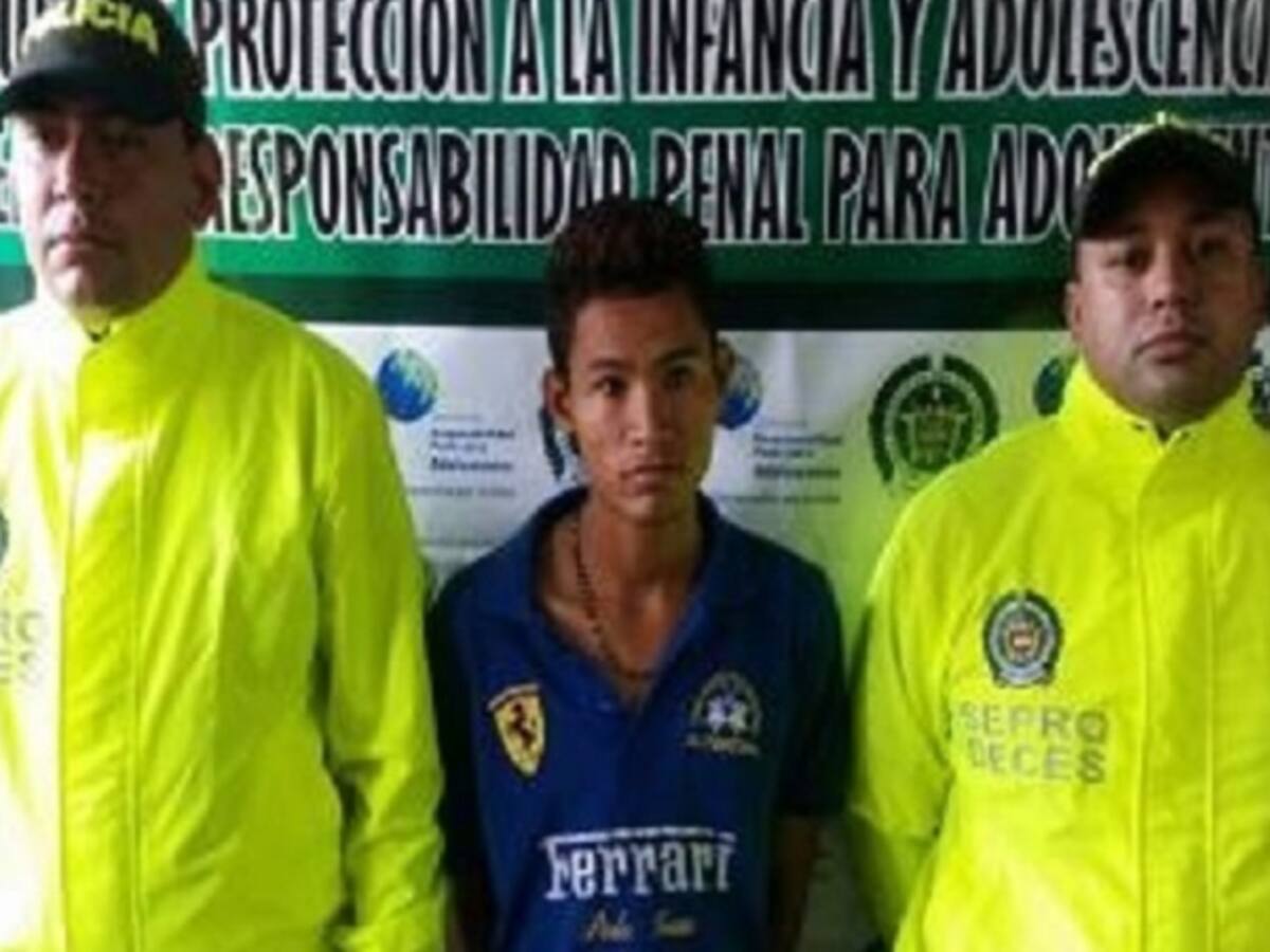 Rescatan niño cuyo padrastro hacía dormir con los perros