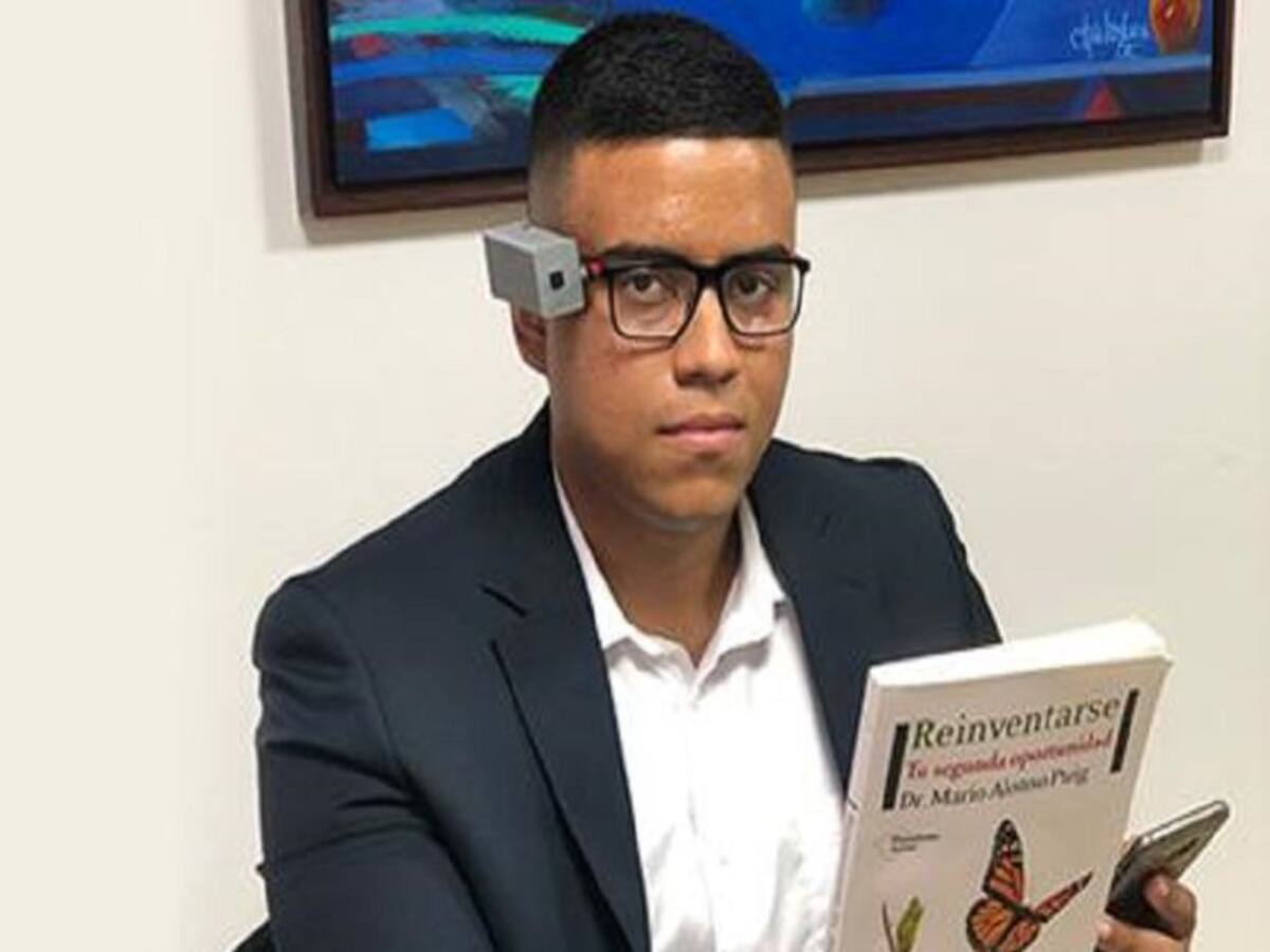 Estudiante universitario diseña dispositivo para "Leer sin ver"