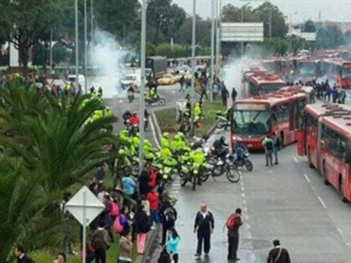 Tensionantes momentos se vivieron en Bogotá por bloqueos en Transmilenio