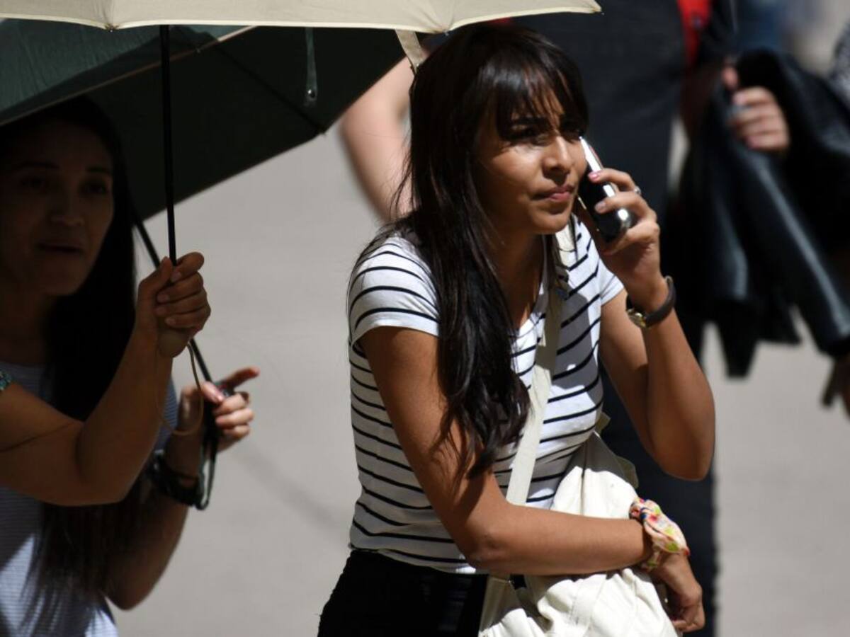 ¡Indignante! Por usar un short hombre acosó a joven en la calle