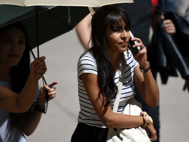 ¡Indignante! Por usar un short hombre acosó a joven en la calle