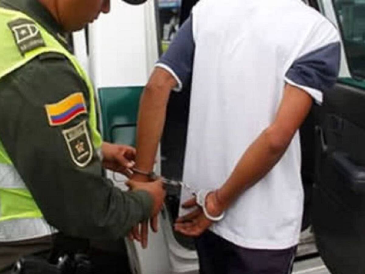 Hombre le pega a su madre mientras dormía y fue capturado