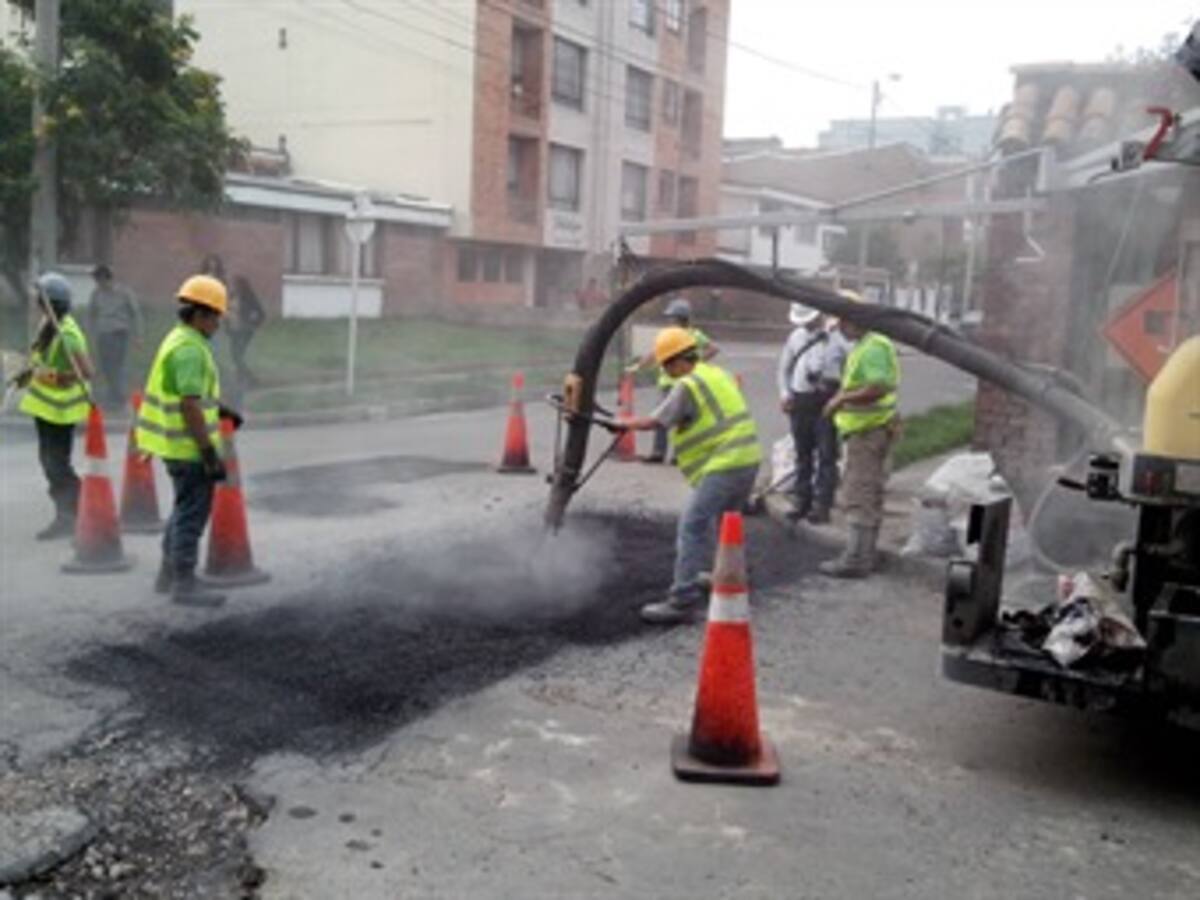 Funcionarios de Petro reconocen irregularidades en “máquina tapahuecos”