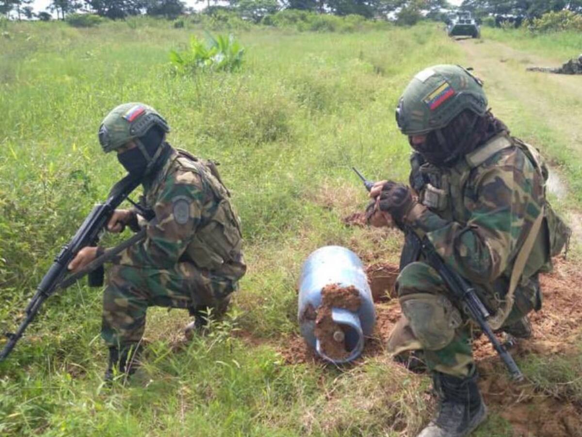 Militares de Venezuela desactivan 105 kilos de explosivos cerca a Colombia